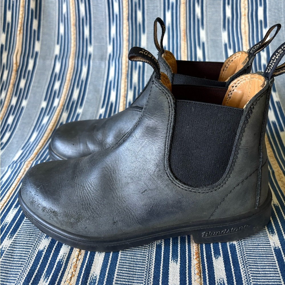 Big Kid Blundstone Chelsea boots, US 4